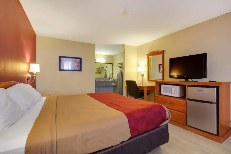 King Room - Accessible/Smoking