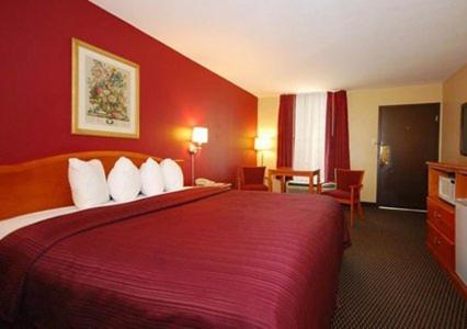 King Room - Non-Smoking at Mill Tree Inn Millington, photo 2