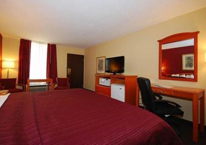 King Room - Non-Smoking at Mill Tree Inn Millington, photo 3